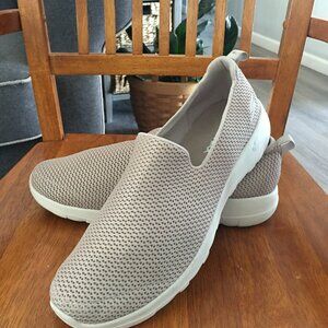 Skechers Sneakers Size 11 M Women's Go Walk Joy in Taupe